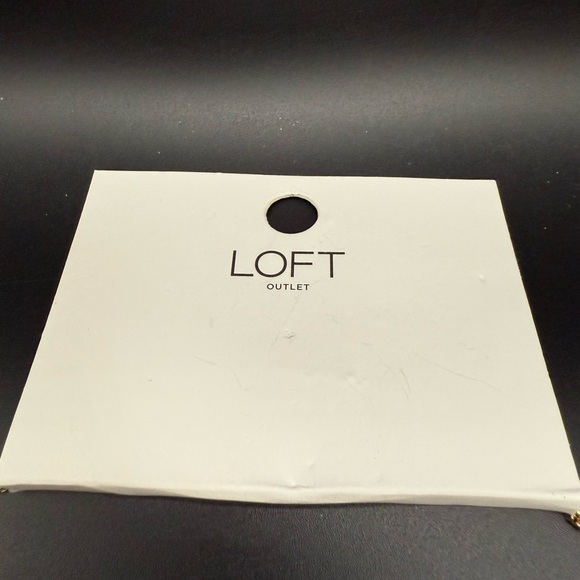 NWT LOFT Outlet Gold Tone and Cream Teardrop Charm Necklace - Picture 3 of 4